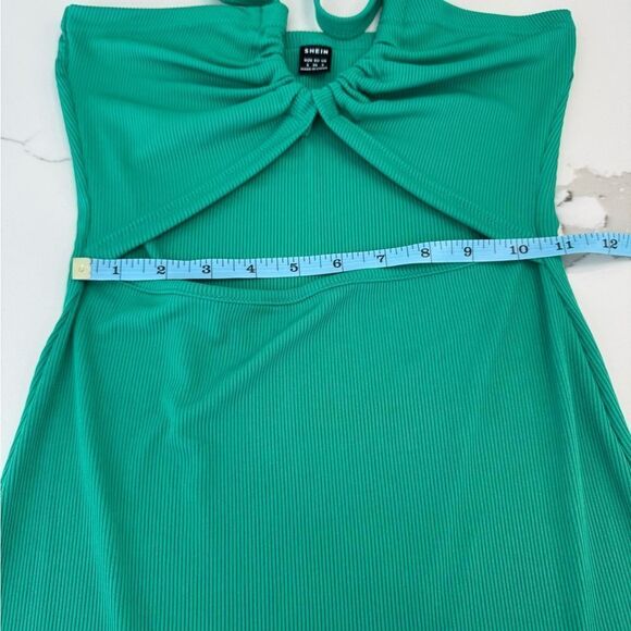 SHEIN Green Ruched Tie Front Sundress - Picture 4 of 7